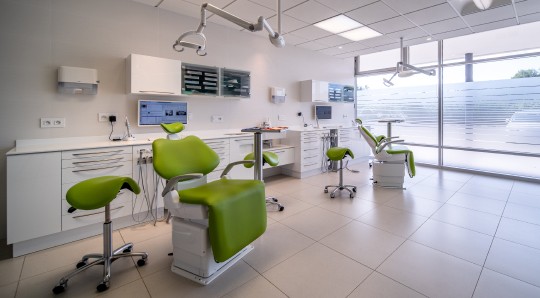 Salle soin orthodontiste Dr Roy traitement dentaire